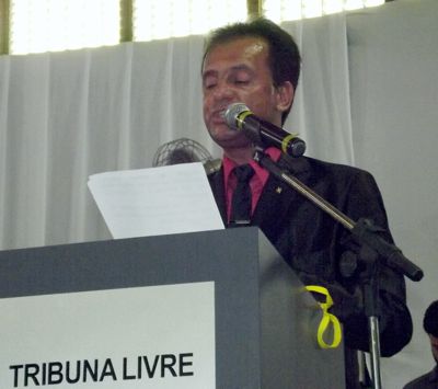 Presidente da Câmara de Divinópolis em palpos de aranha precisa tomar decisões: exonerações, salário e horário
